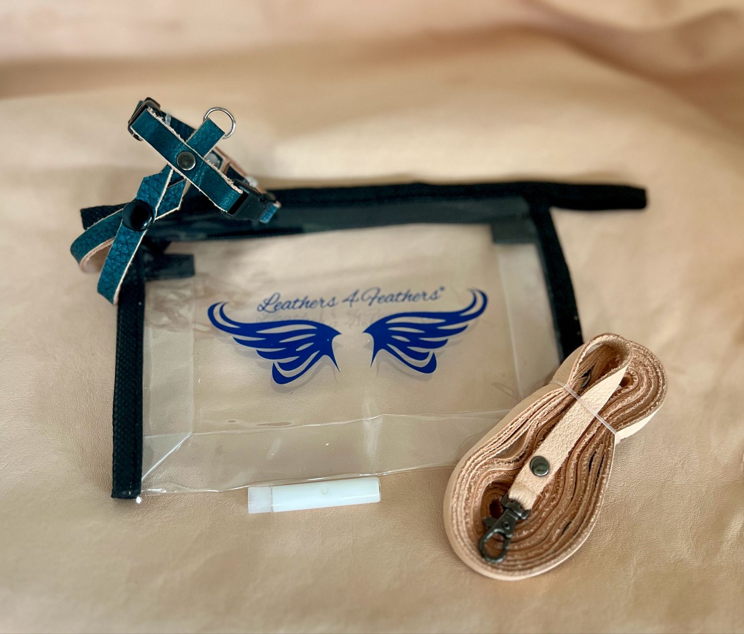 SIZE 2 Green Cheek Conure / Black Cap Conure / Kakariki / Half Moon Conure LEATHERS4FEATHERS Harness Avian Leash