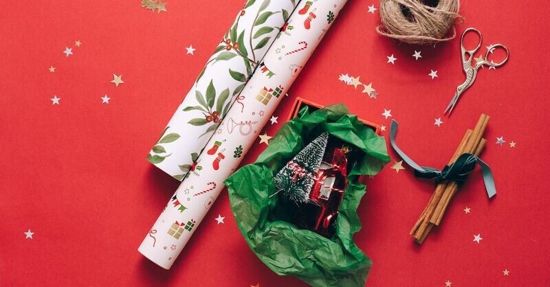 Santa Gift Wrap with Santa Storage Reservation