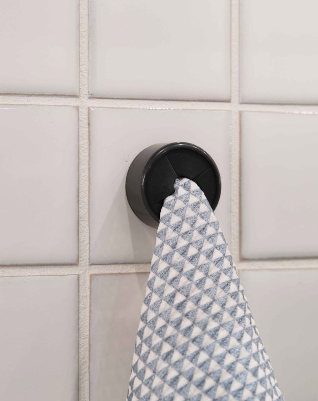 Pluring Cloth Holder