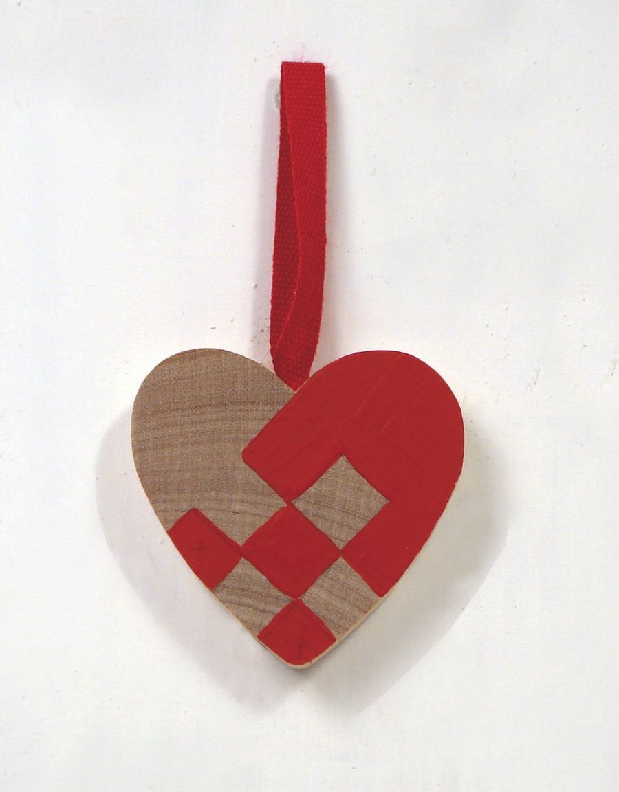 Wooden Woven Heart Orn, Color: Red