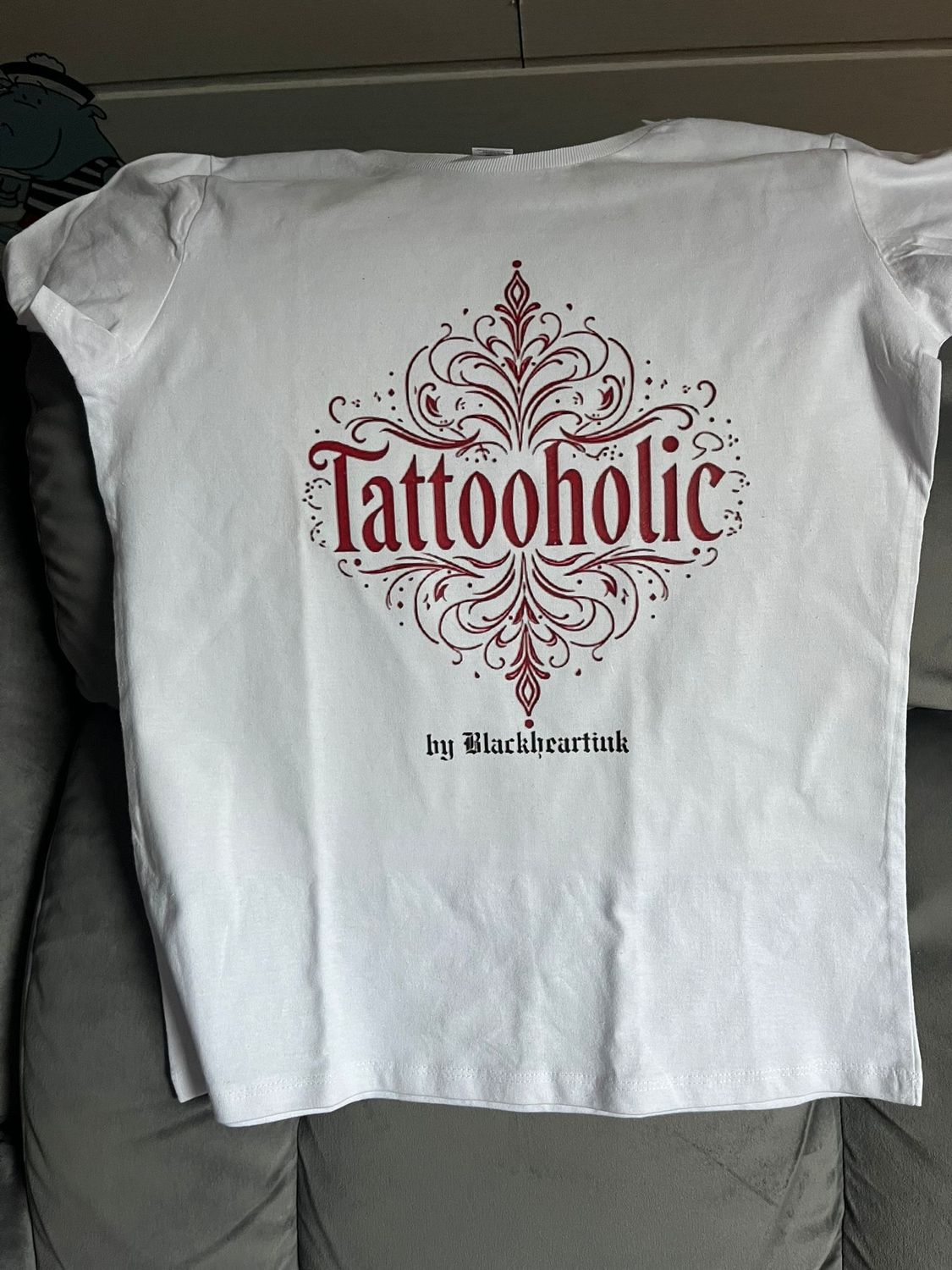 T-Shirt Mit Tattooholic Print