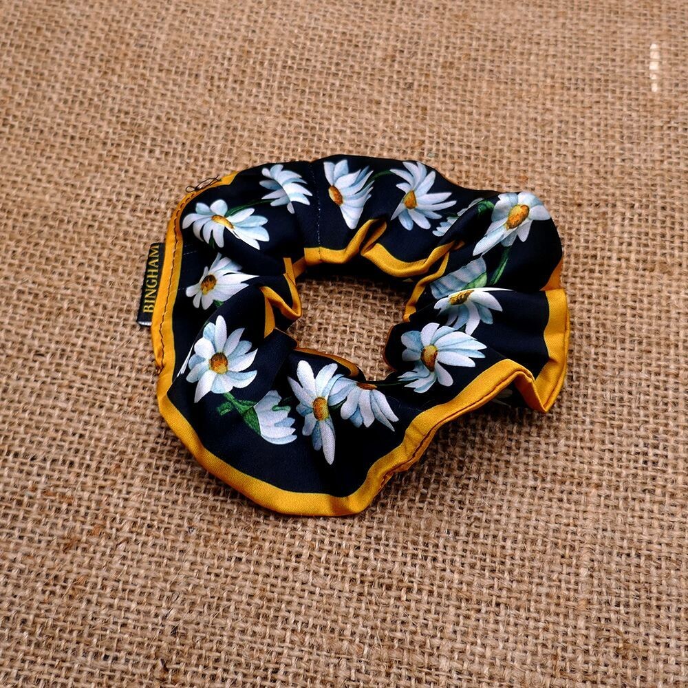 Daisy Chains Scrunchie ...black