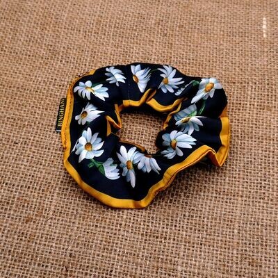 Daisy Chains Scrunchie ...black