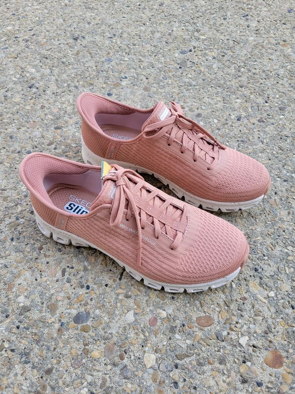 Rainy Day Runner - CLAY color #104571