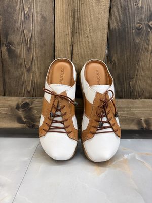 Roamers-18-12026-whitetan