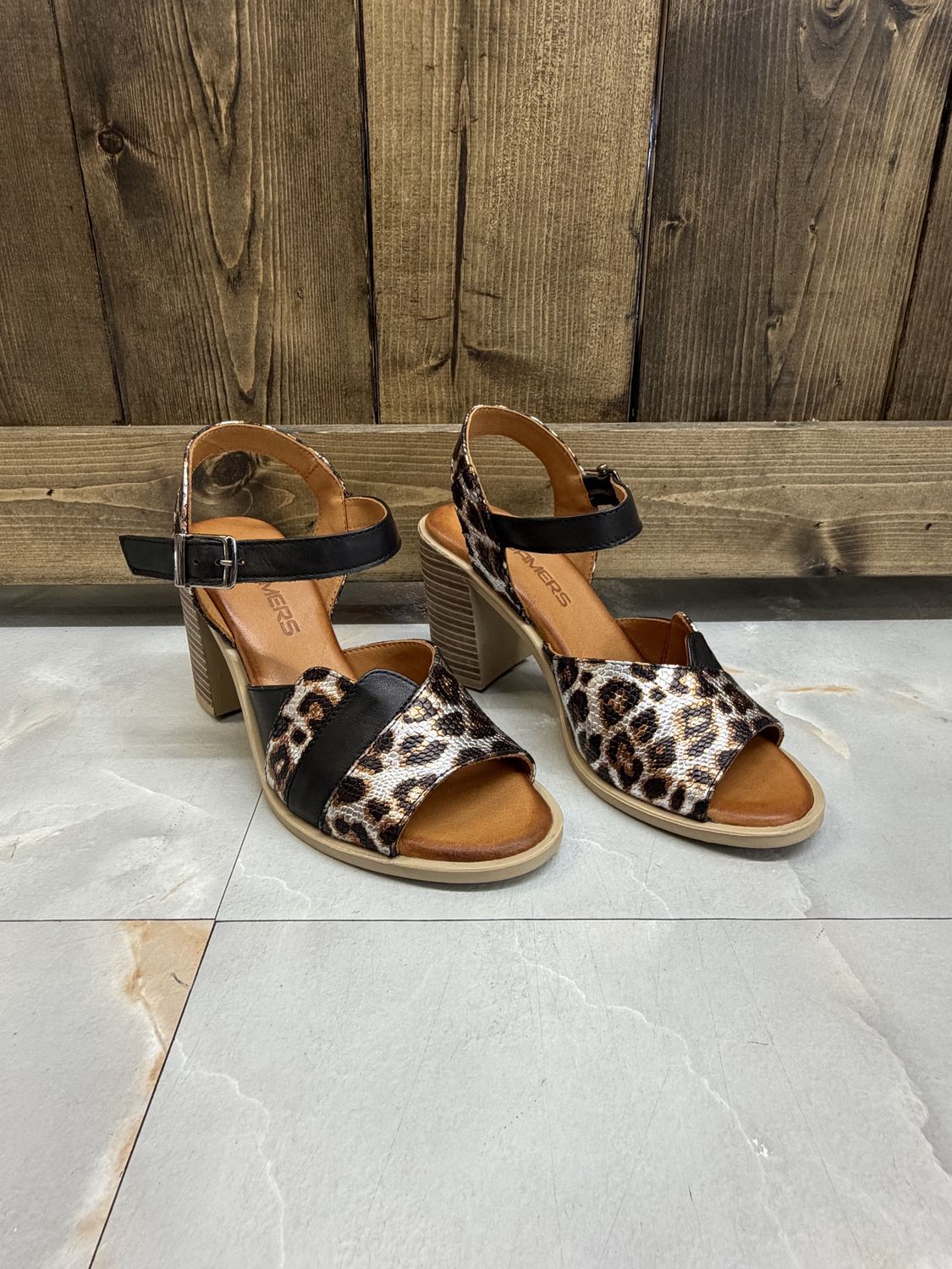 Roamers-LBS 8205-Black Leopard