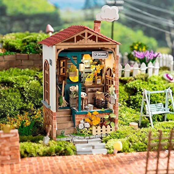 , DIY Miniature House Kit: Dream Yard