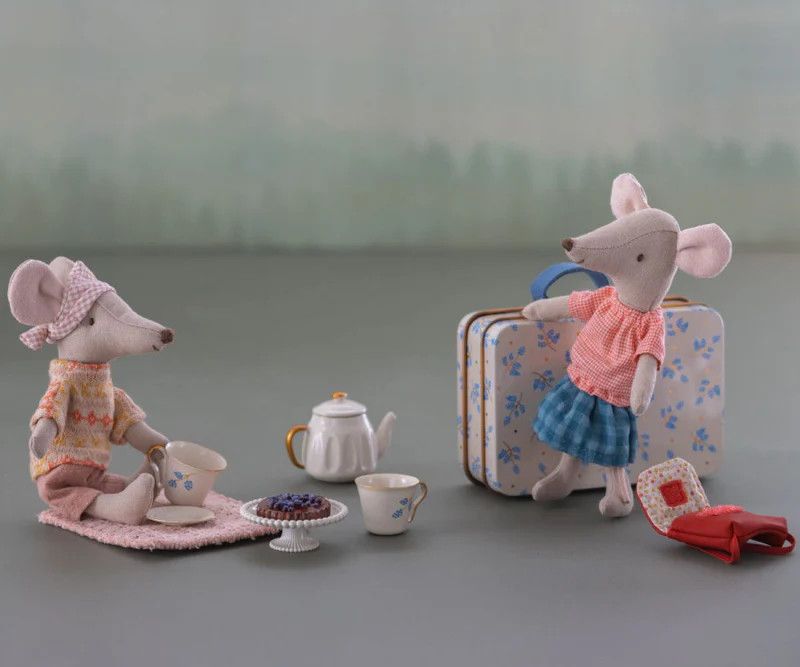 Afternoon treat, Mouse -Blue Madelaine