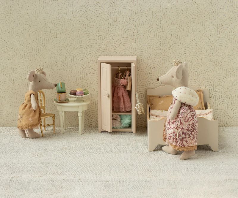 Closet, Mouse