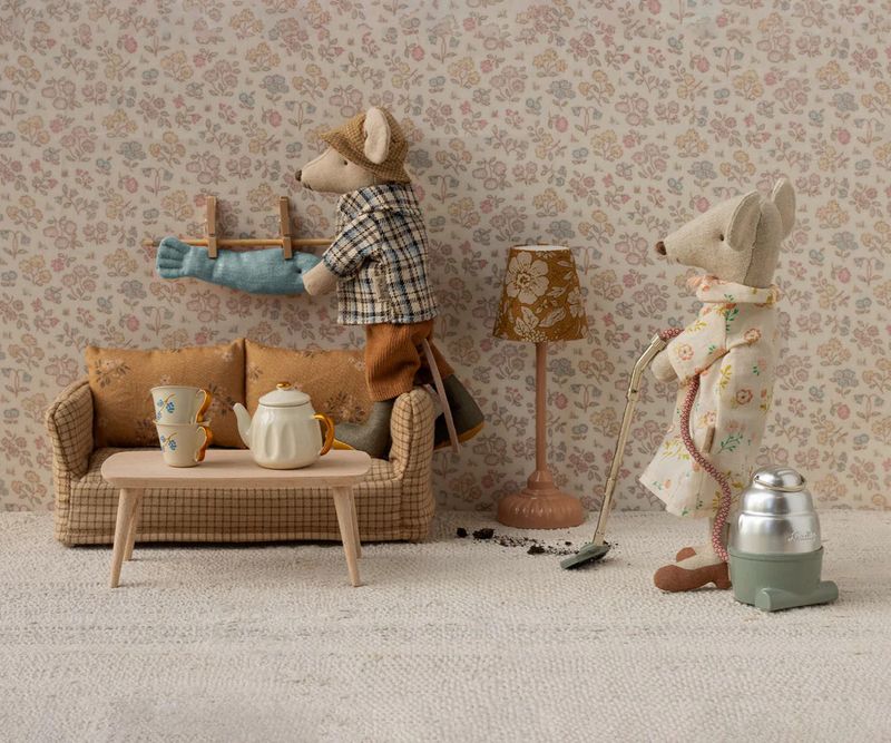 Couch, Mouse - Mable