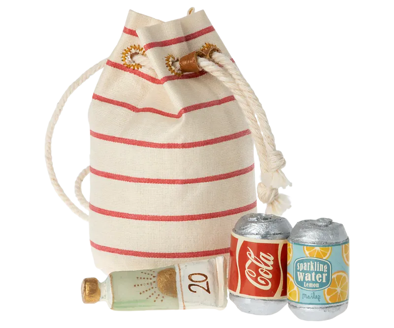 Bag with Beach Essentials, Mouse