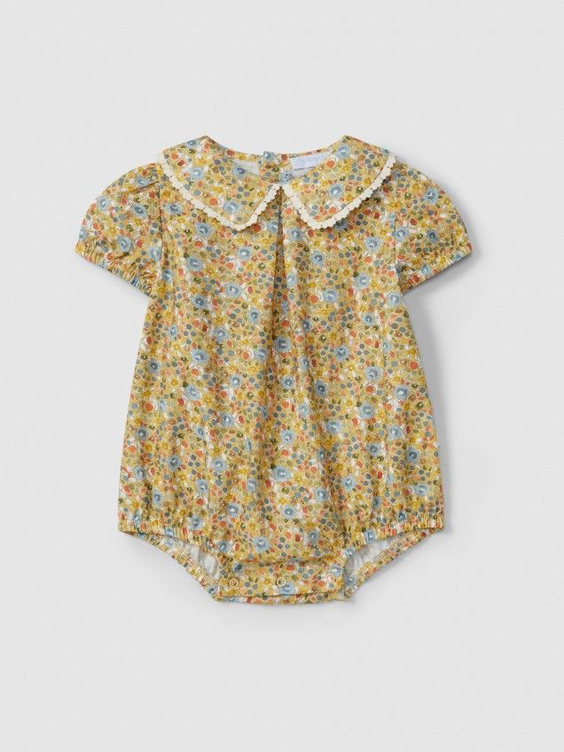 Shortie flowers -crochet lace detail