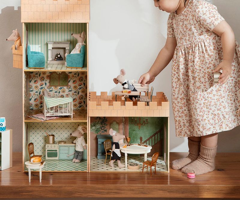 Castle hall, Mouse