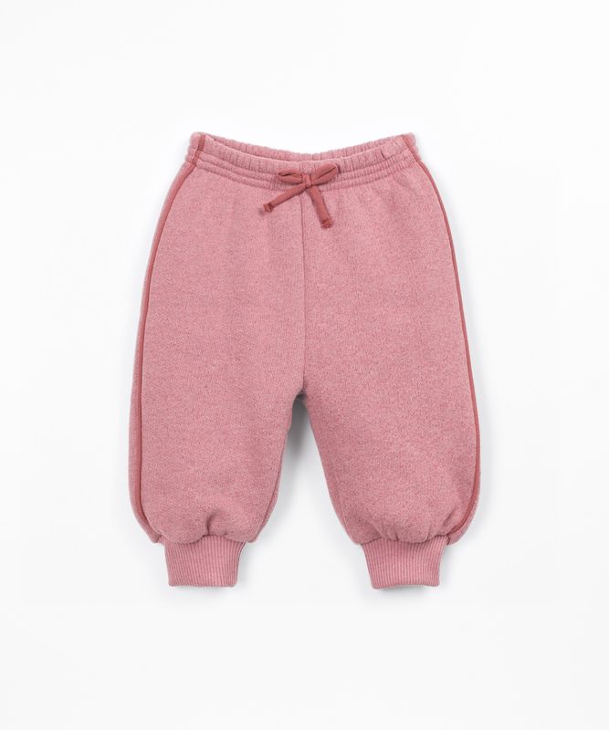 Knit sweater with contrasting fabric collar