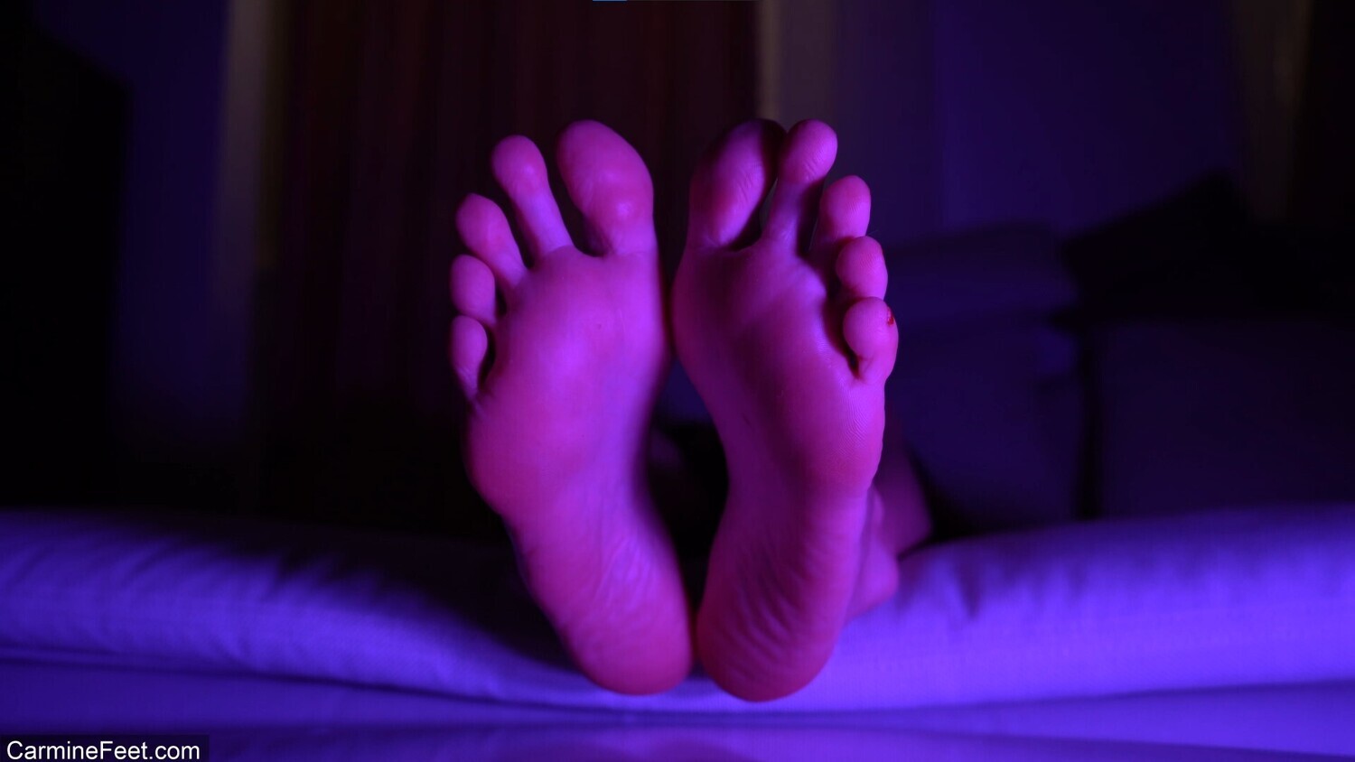 Carmine - Pieds Nus 02 (Vidéo)