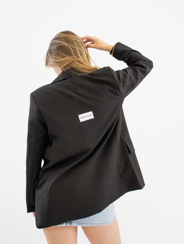 CLASSIC BACK BLAZER - BLACK