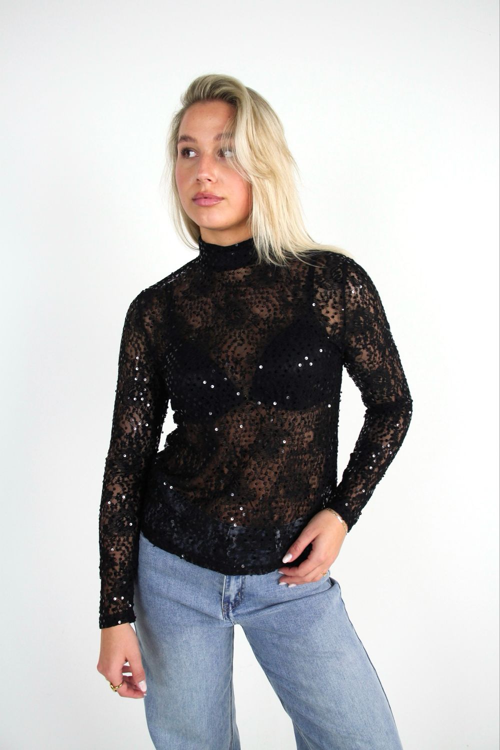 LACE TOP - BLACK
