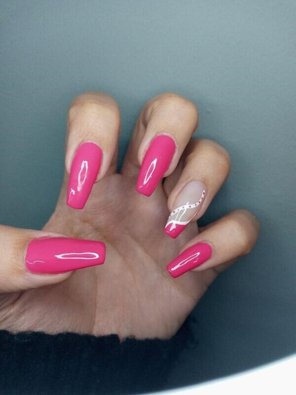 UÑAS ESCULPIDAS