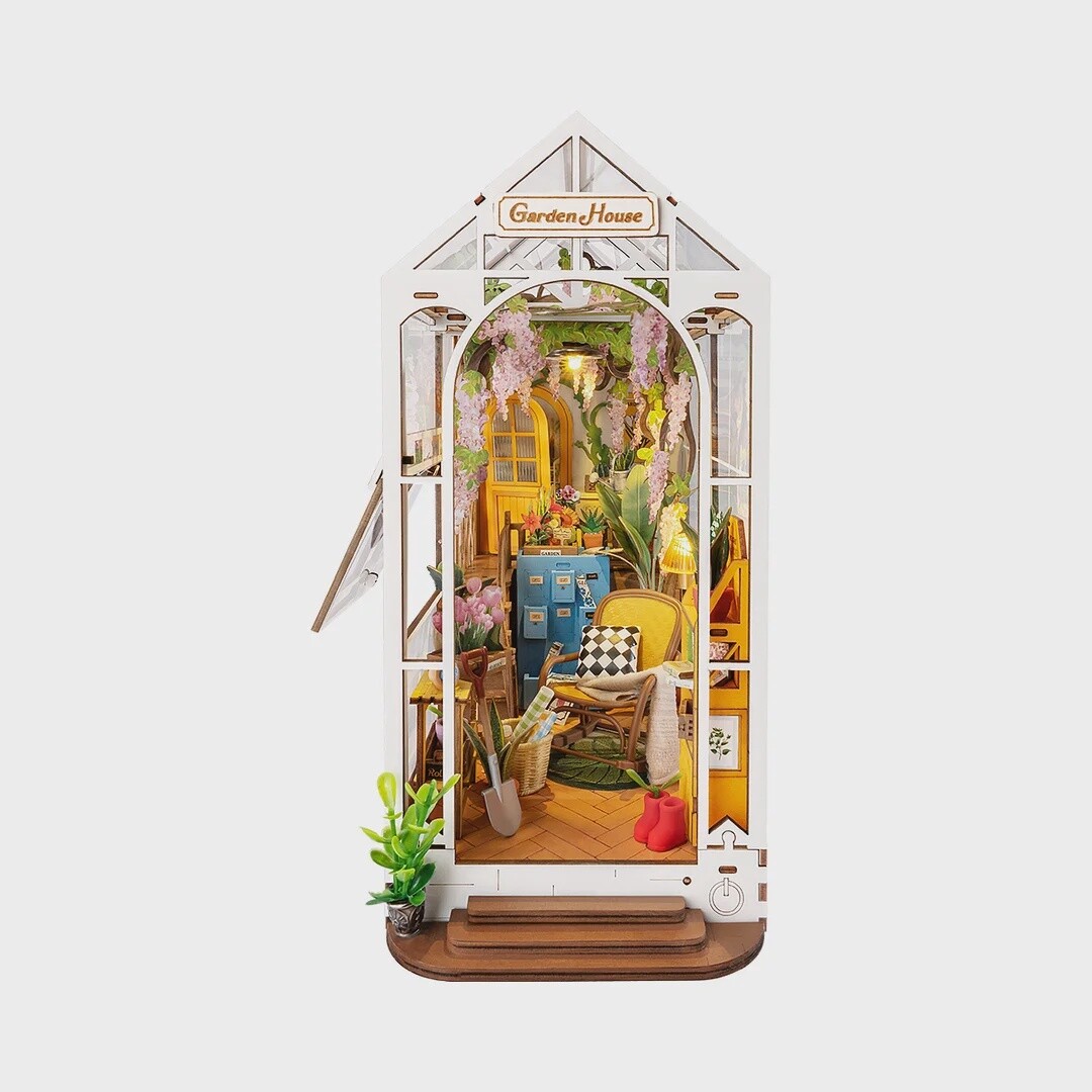 Rolife Holiday Garden House Book Nook Shelf Insert