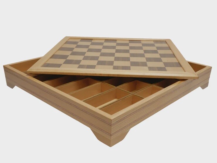 Chess Board: Inlaid Beechwood Chest