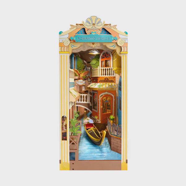 Book Nook: Romantic Venice