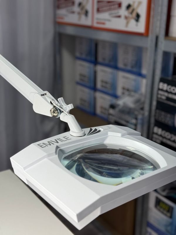 LAMPARA DE LUPA CON LUZ