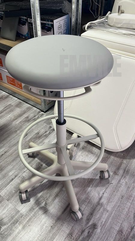 BANQUETA / TABURETE CON APOYA PIES
