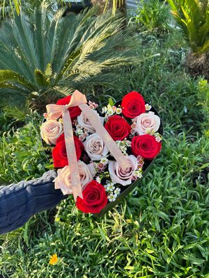 Mixed Roses Heart Box