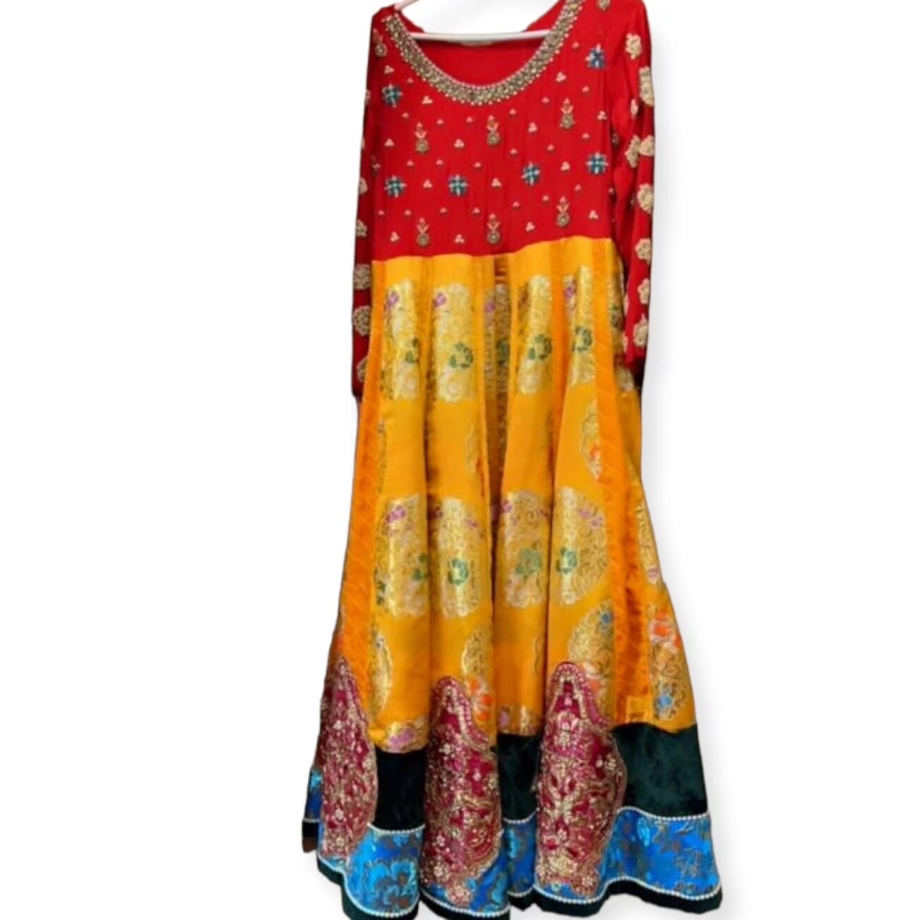 Ali Xeeshan Maxi