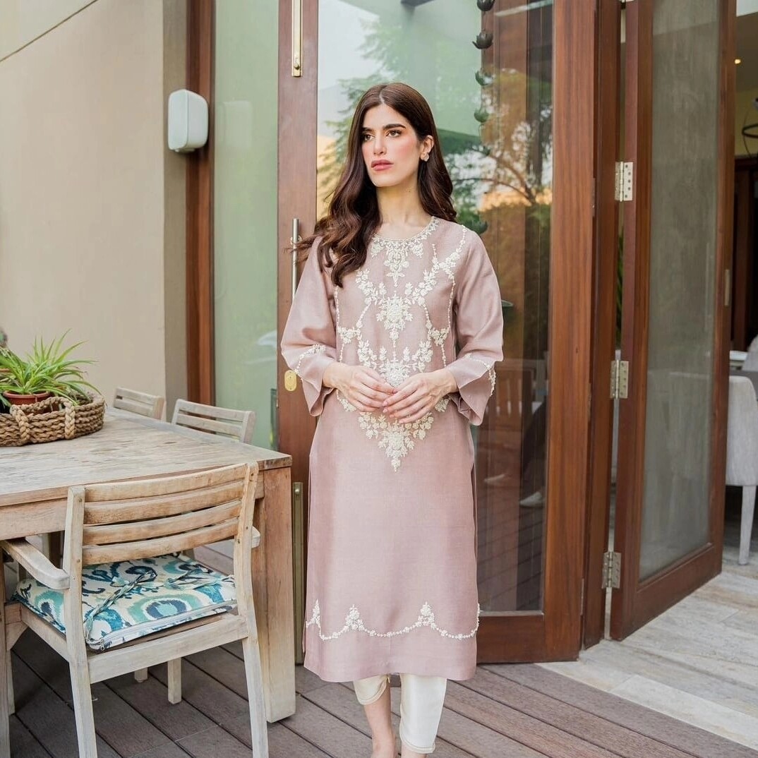 Mehreen Hamayun Suit