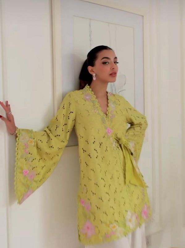 Farah Talib Aziz Top
