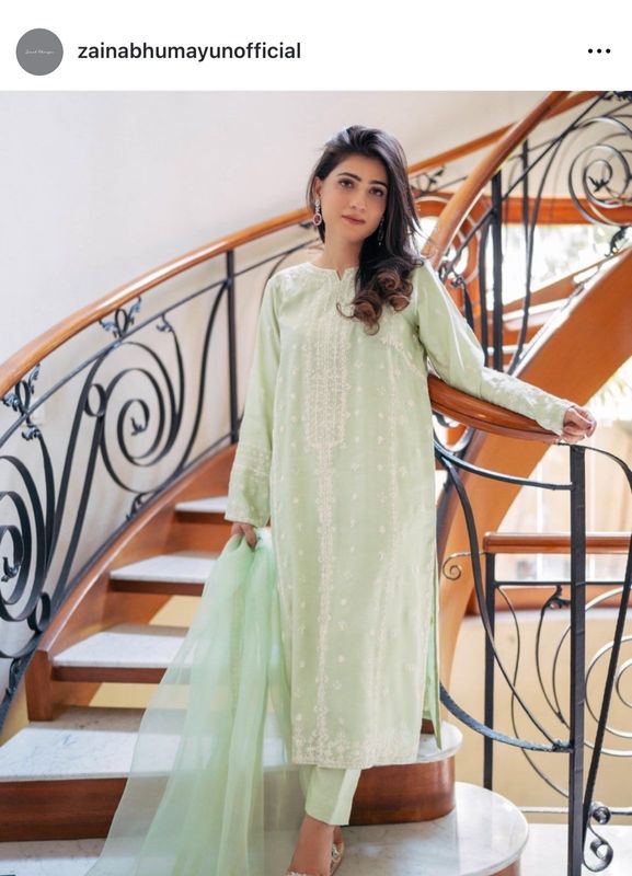 Zaineb Hamayum Suit