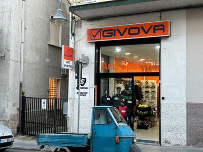 Locale commerciale Via Alcide De Gasperi