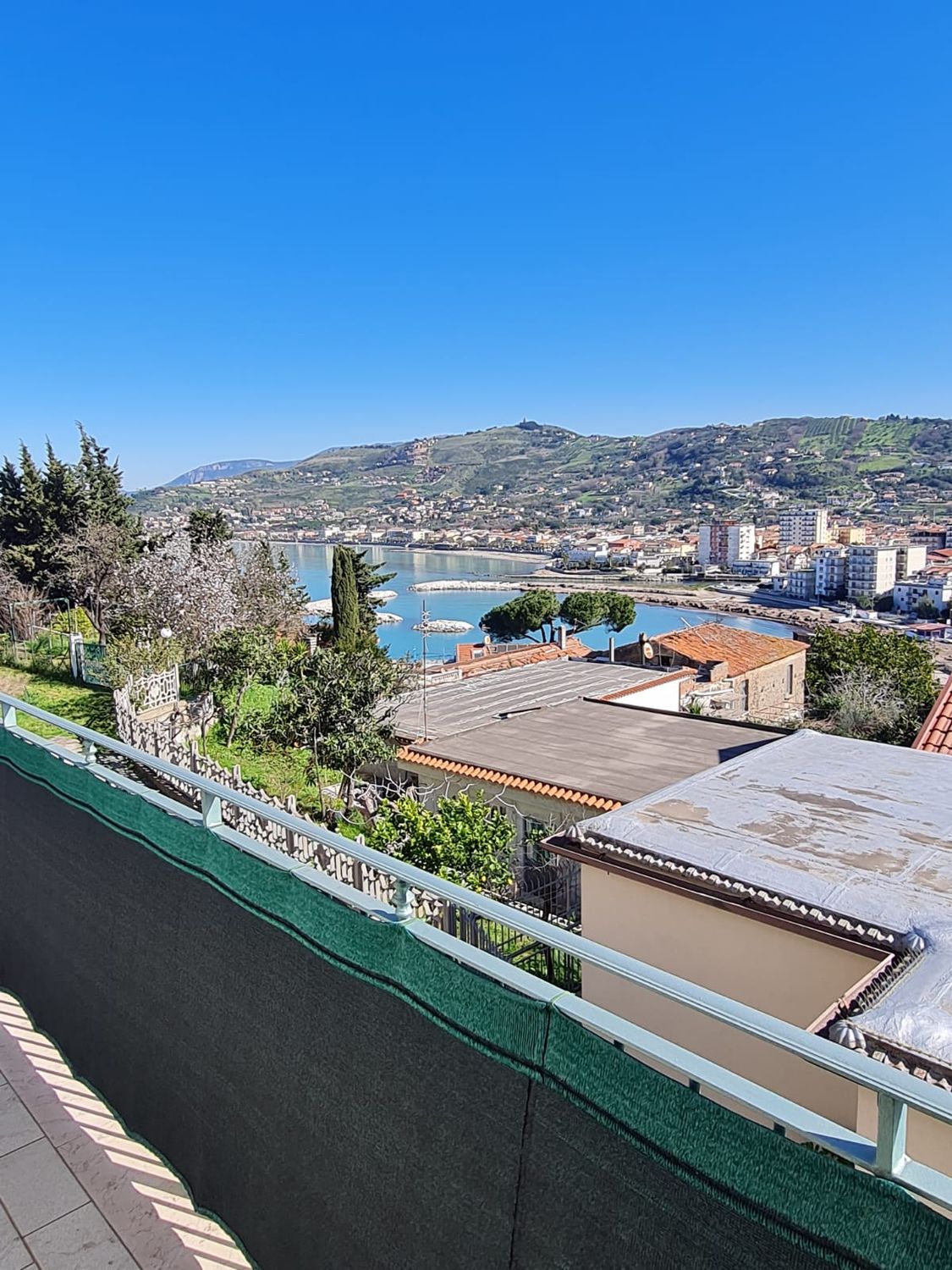 Villa vista mare con doppia unità indipendente