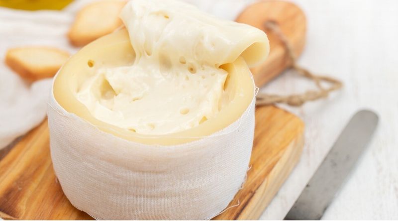 Queijo / Creamy Sheep's Milk Cheese (Queijo Da Serra) (Flor Da Beira) 1.1 lbs - Small Cheese