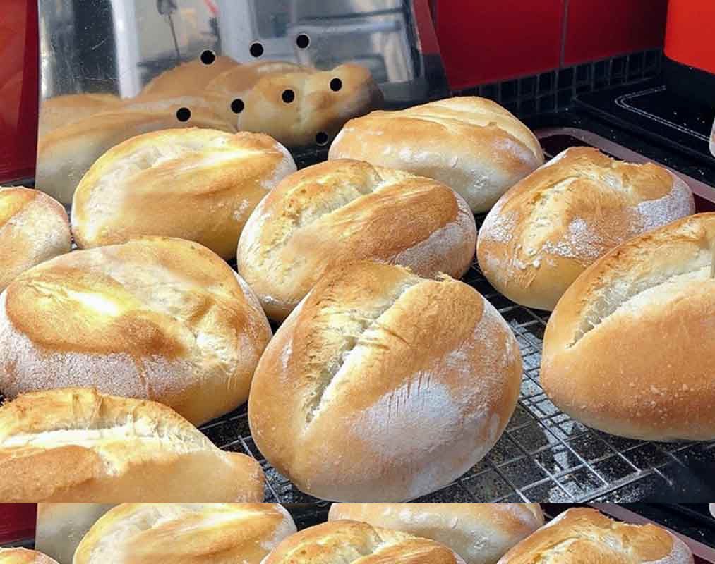 Fresh Baked Portuguese Rolls (Papo Secos) (Half Dozen)