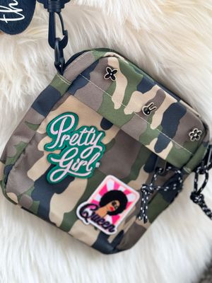 PATCHWORKZ: camo cross body bag with patches