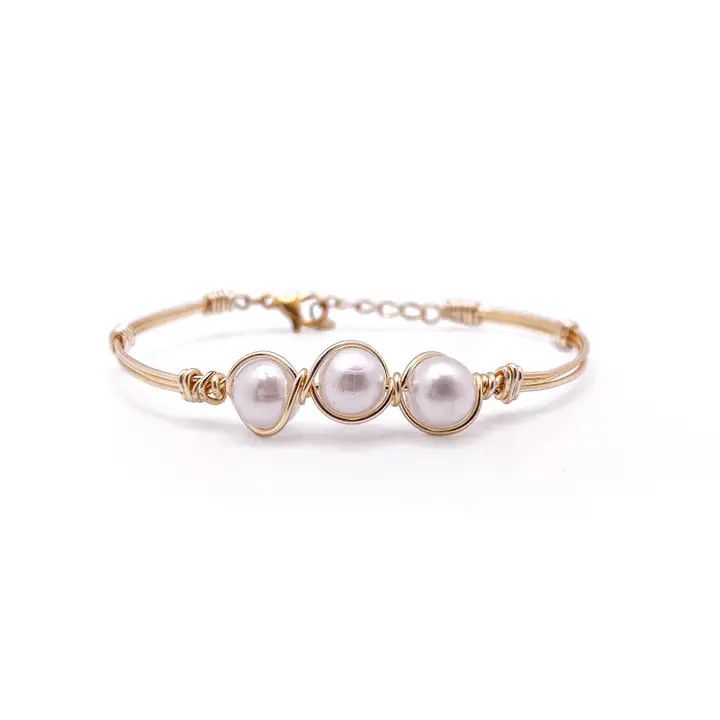 Perla - Gold and Pearl Bangle Bracelet - Alegria