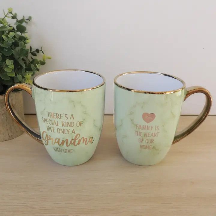 THERE&#39;S A SPECIAL KIND OF LOVE GRANDMA MUG