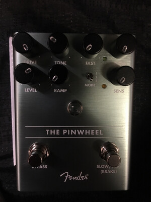 Fender “The Pinwheel” Rotary Speaker Pedal   0234543000