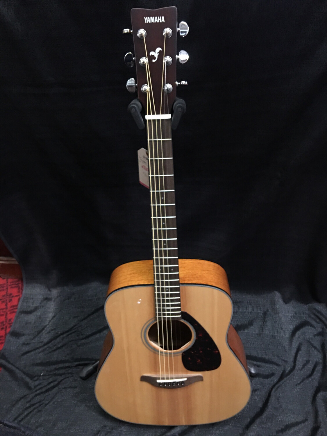Yamaha Dreadnought Acoustic Guitar            FG800