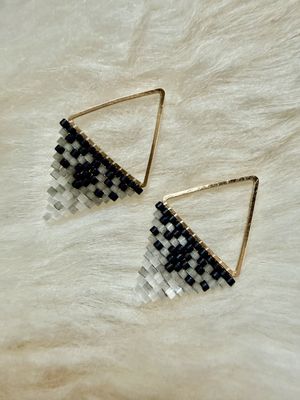Beaded Medium Triangles Black/Grey