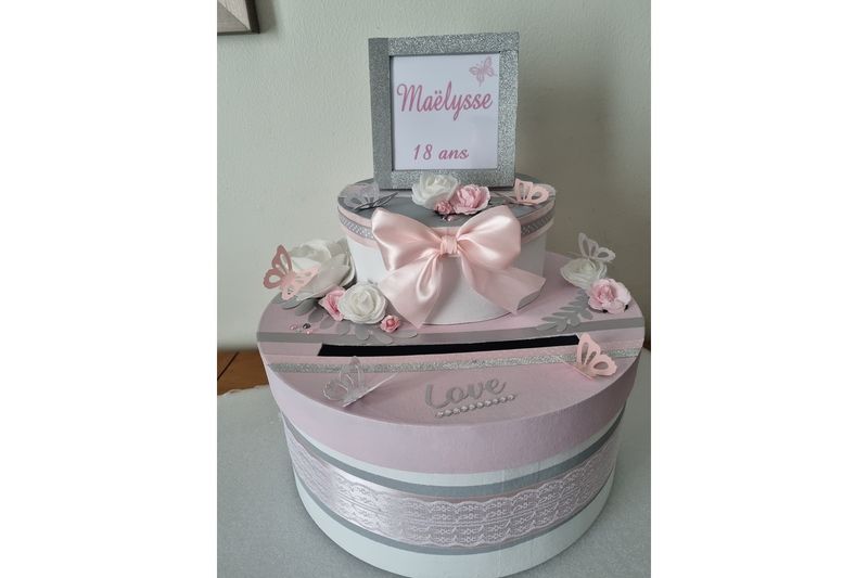 Urne rose et gris