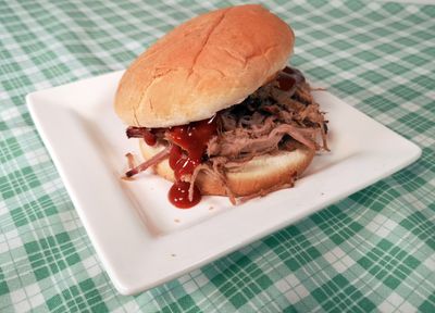 Porc effiloché fumé à chaud