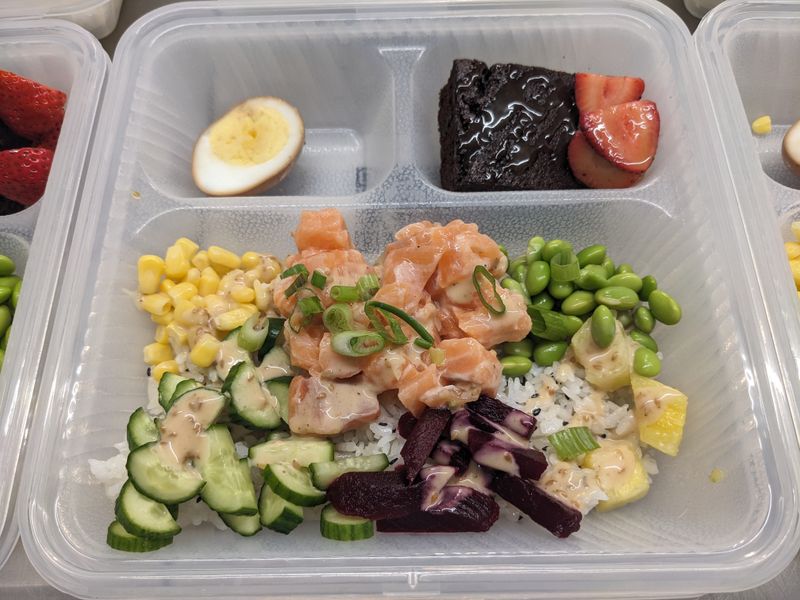 Combo poké bol et dessert