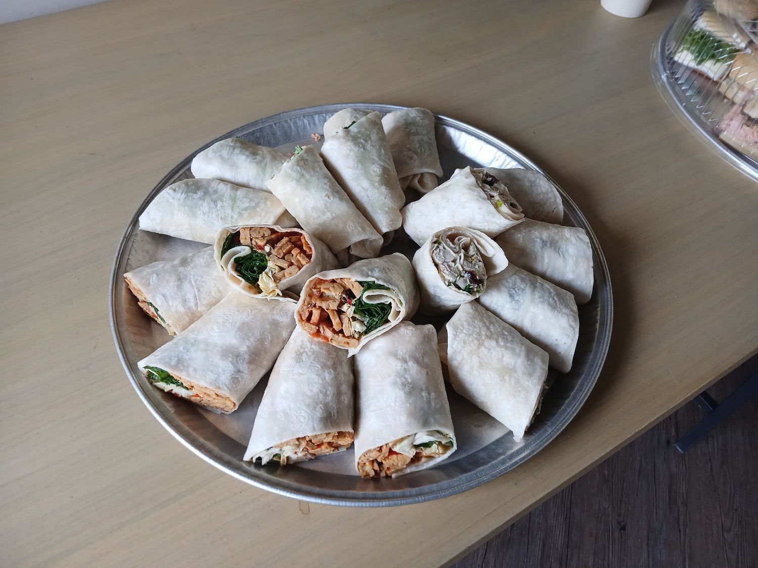 Wraps au tempeh bbq, poulet canneberges et dinde césar