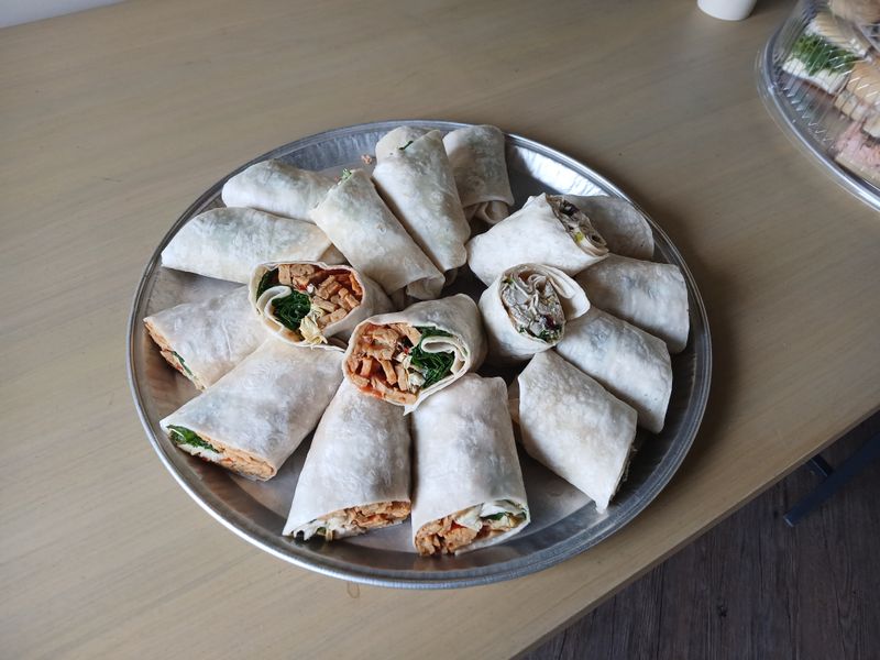 Wraps au tempeh bbq, poulet canneberges et dinde césar