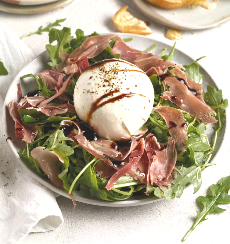 Burrata (250g) avec prosciutto et pêches grillés à partager