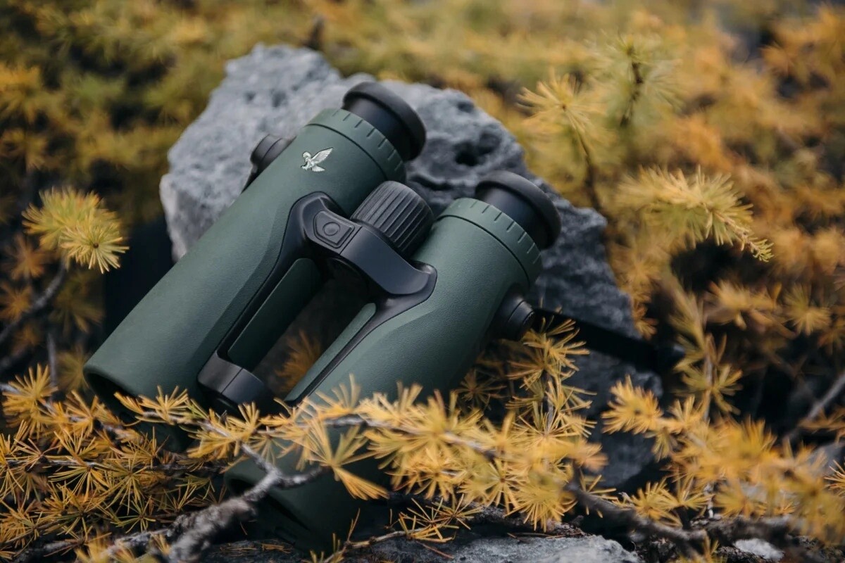 Swarovski EL Range 10x42 WB with Tracking Assist