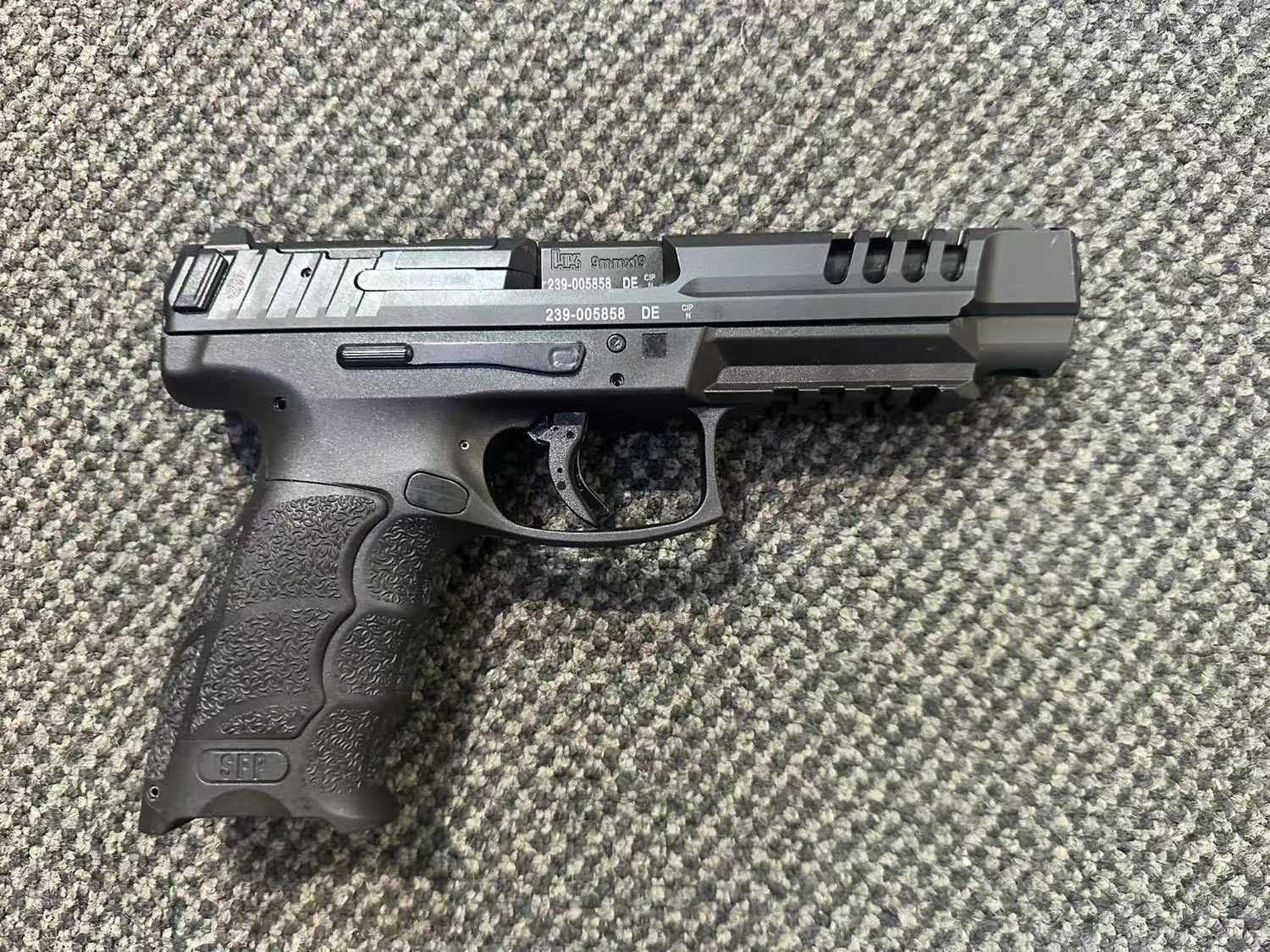 Consignment H&amp;K SFP9L-SF 9mm Optic Ready x 4 Mags With Ghost Holster / SN: 239-005858